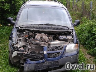 Битый автомобиль Dodge Caravan